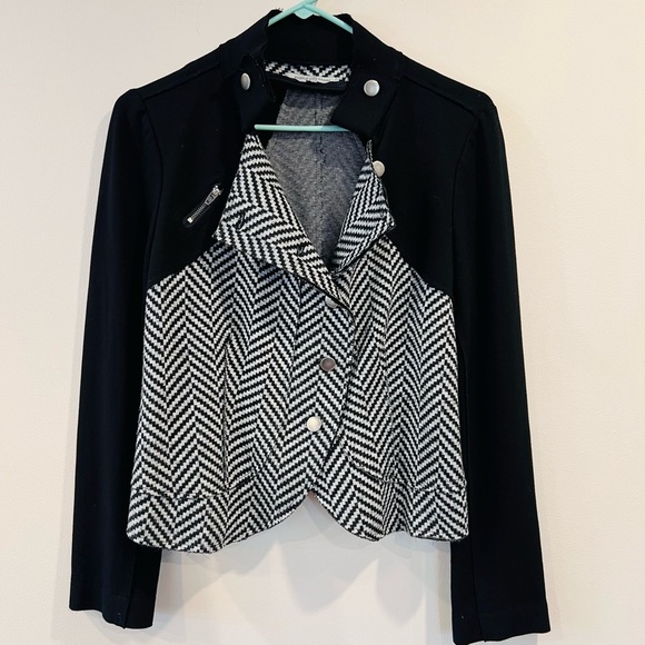 🔥People like Frank Black and White Chevron Women's Jacket🔥 - Picture 1 of 6